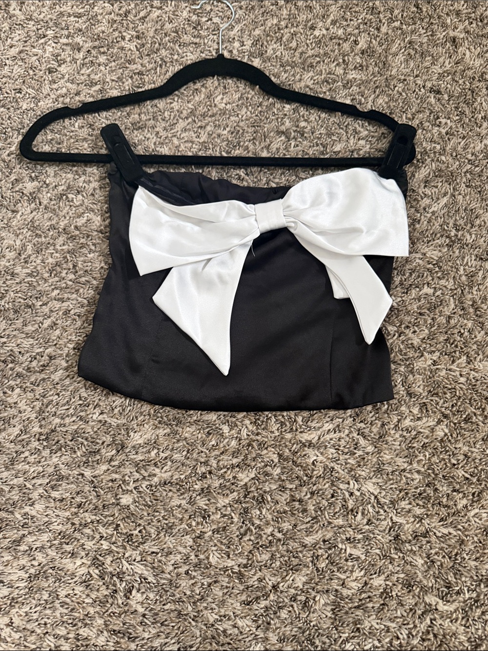 RIHOAS Black Strapless Crop Top with White Bow Accent